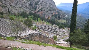 Vista panorámica del teatro y del templo de Apolo