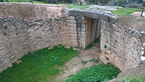 Tumba real de la Puerta del León