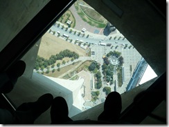 Suelo de cristal... 300 metros de altura... uhm!